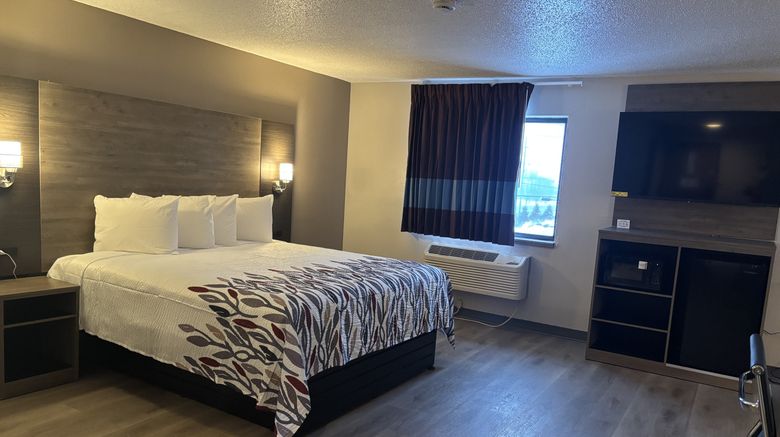 <b>Red Roof Inn & Suites Hammond, IN Suite</b>. Images powered by <a href="https://www.leonardoworldwide.com/" title="Leonardo Worldwide" target="_blank">Leonardo</a>.
