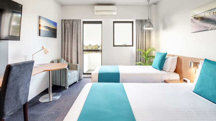 Metro Hotel Miranda Room