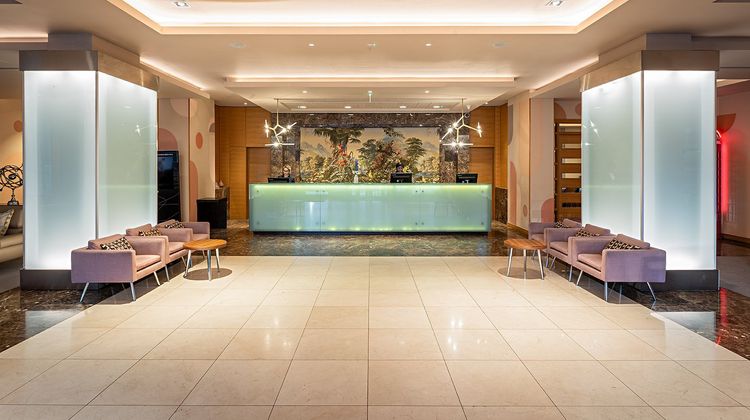 Pestana Chelsea Bridge Hotel & Spa Lobby