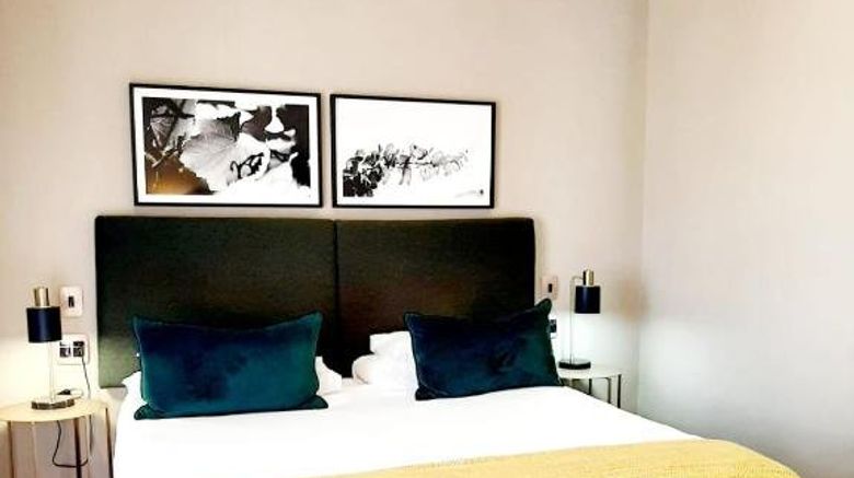 <b>De Zalze Lodge Room</b>. Images powered by <a href="https://www.leonardoworldwide.com/" title="Leonardo Worldwide" target="_blank">Leonardo</a>.