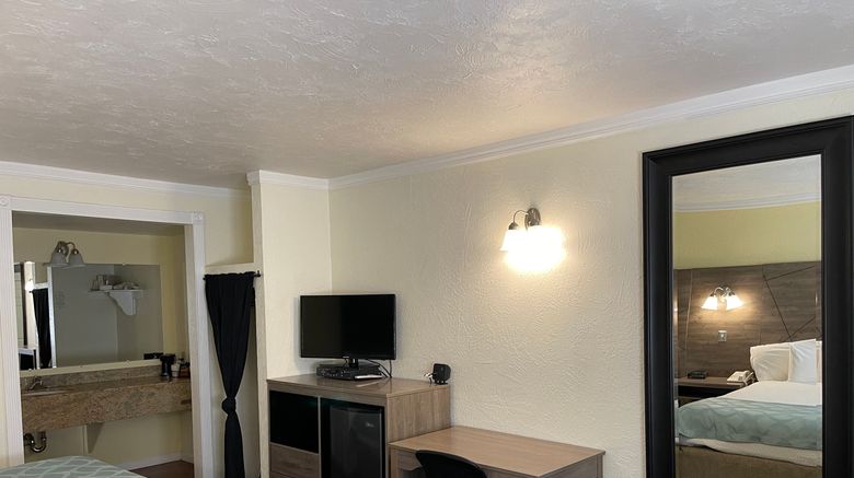 <b>The Inn at Baechtel Creek Room</b>. Images powered by <a href="https://www.leonardoworldwide.com/" title="Leonardo Worldwide" target="_blank">Leonardo</a>.