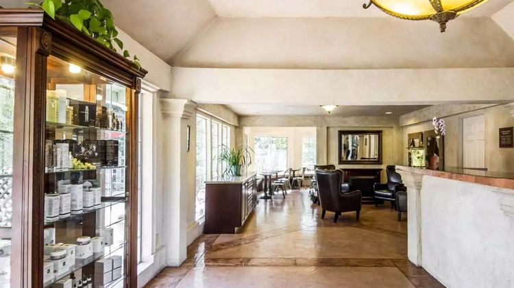 The Inn at Baechtel Creek Lobby