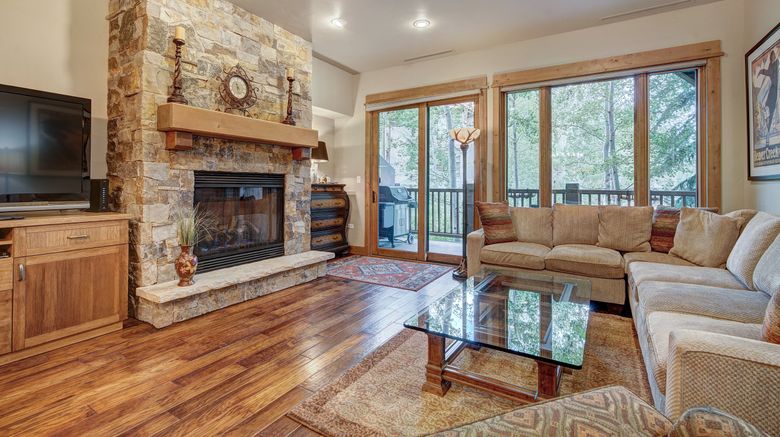 <b>Arrowhead Village Room</b>. Images powered by <a href="https://www.leonardoworldwide.com/" title="Leonardo Worldwide" target="_blank">Leonardo</a>.