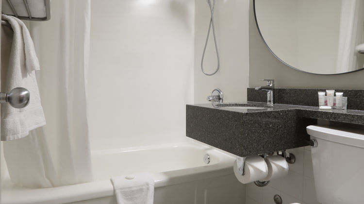 Canad Inns Windsor Park Room