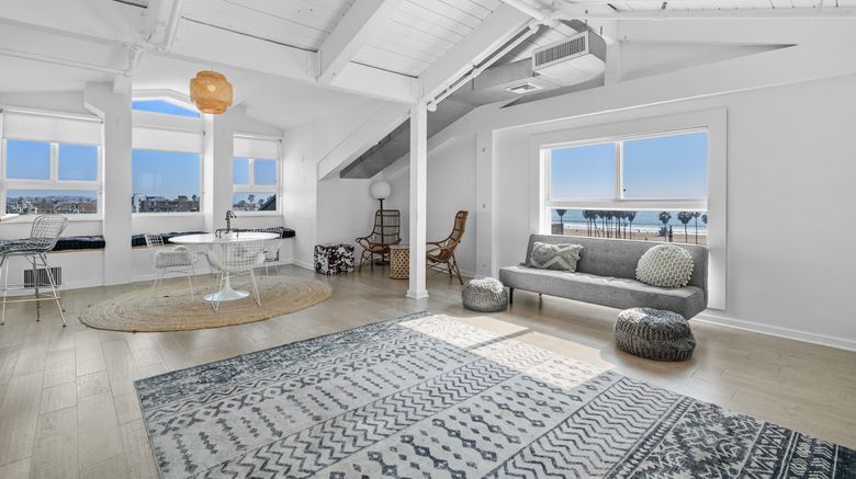 <b>Hotel Erwin Venice Beach Suite</b>. Images powered by <a href="https://www.leonardoworldwide.com/" title="Leonardo Worldwide" target="_blank">Leonardo</a>.
