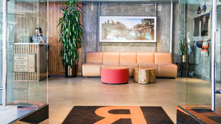 Hotel Erwin Venice Beach Lobby