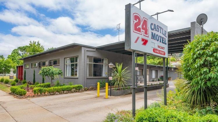 Castle Motel Exterior