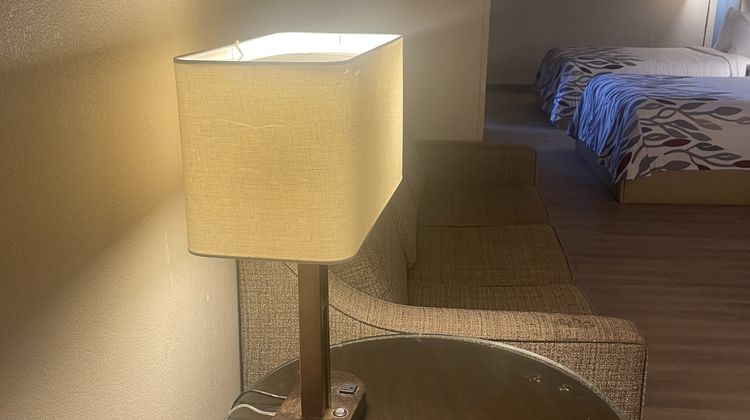 Red Roof Inn & Suites Hinesville Suite
