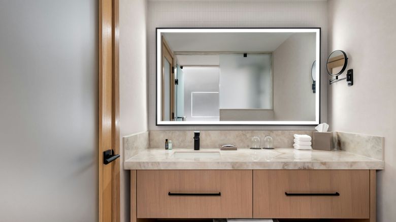 <b>The Westin Harbour Castle, Toronto Room</b>. Images powered by <a href="https://www.leonardoworldwide.com/" title="Leonardo Worldwide" target="_blank">Leonardo</a>.
