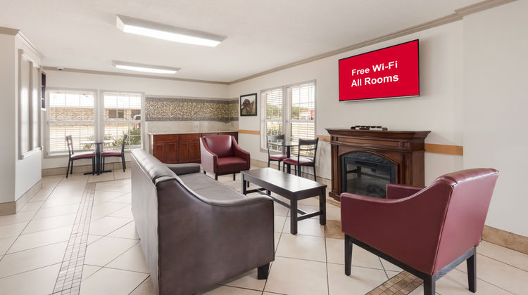 Red Roof Inn College Station Lobby