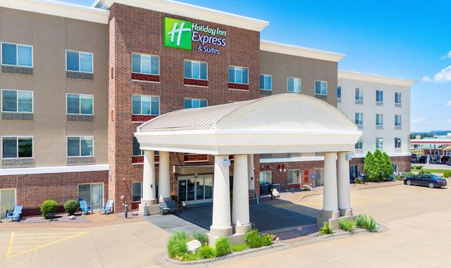 Holiday Inn Express Hotel & Suites Exterior