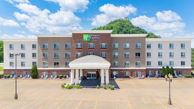 Holiday Inn Express Hotel & Suites Exterior