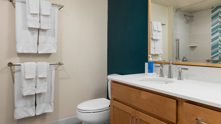 Wyndham Waikiki Beach Walk Room