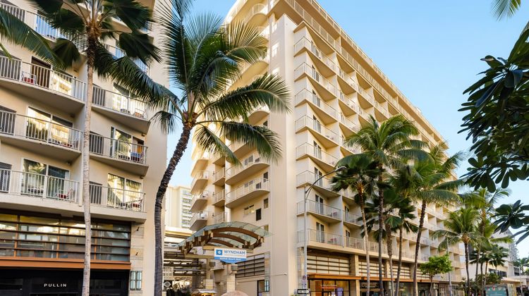Wyndham Waikiki Beach Walk Exterior