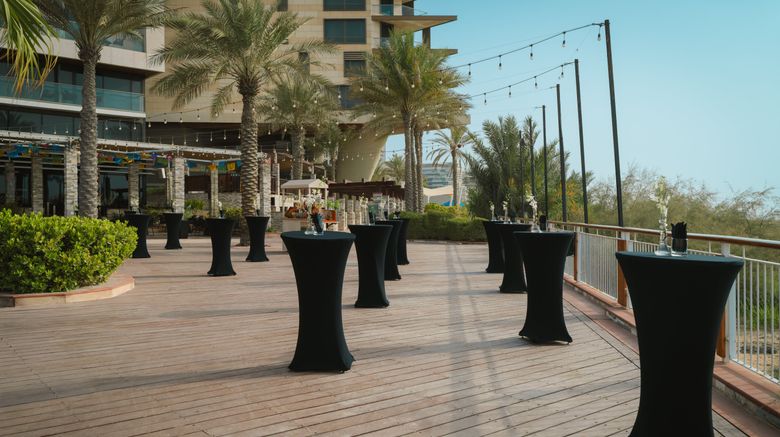 <b>Yas Plaza Mangroves Meeting</b>. Images powered by <a href="https://www.leonardoworldwide.com/" title="Leonardo Worldwide" target="_blank">Leonardo</a>.