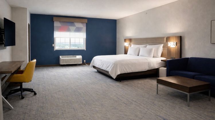 Holiday Inn Express & Suites Bridgeport Room