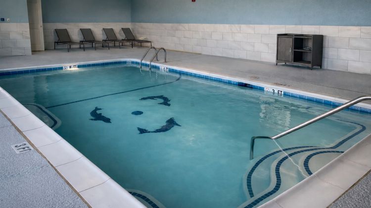 Holiday Inn Express & Suites Bridgeport Pool
