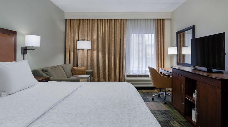 Hampton Inn & Suites Albany-Downtown Room