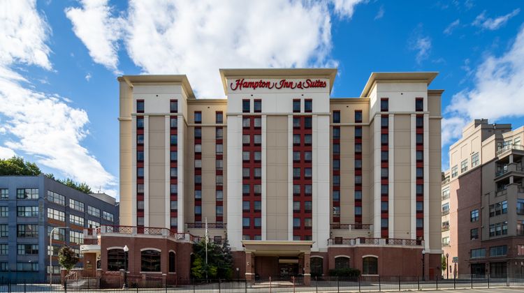 Hampton Inn & Suites Albany-Downtown Exterior