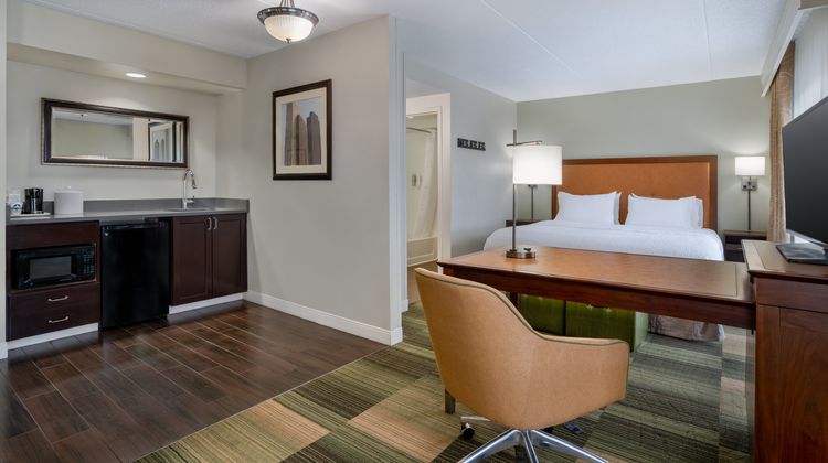Hampton Inn & Suites Albany-Downtown Room