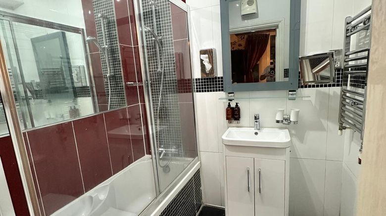 <b>Crompton Guest House Room</b>. Images powered by <a href="https://www.leonardoworldwide.com/" title="Leonardo Worldwide" target="_blank">Leonardo</a>.