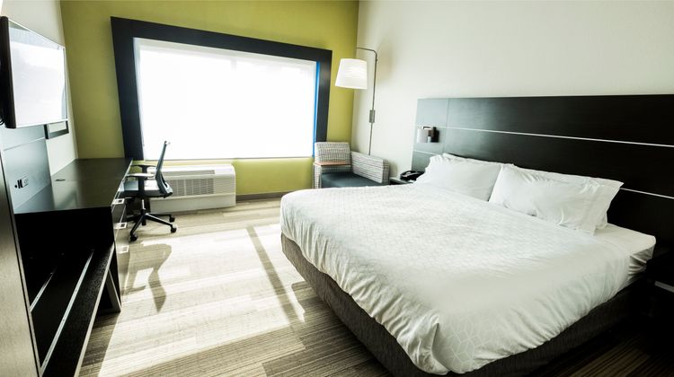 Holiday Inn Express & Suites Commerce Room