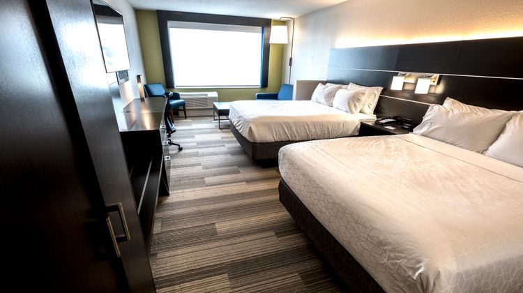 Holiday Inn Express & Suites Commerce Room