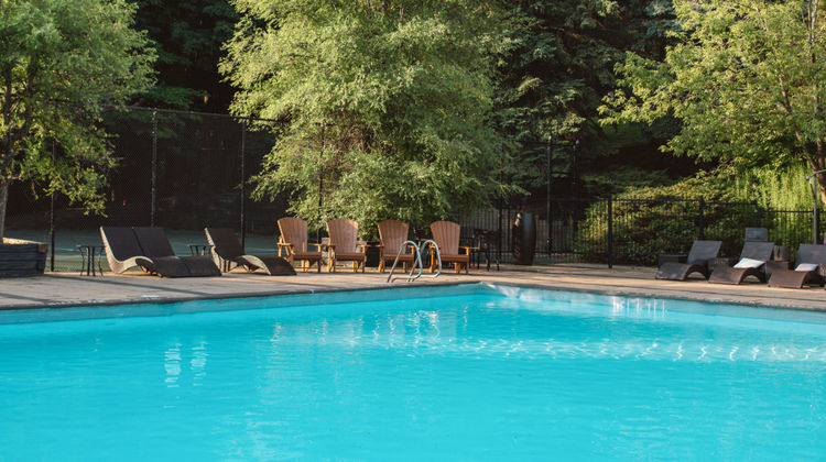 Crowne Plaza Pool