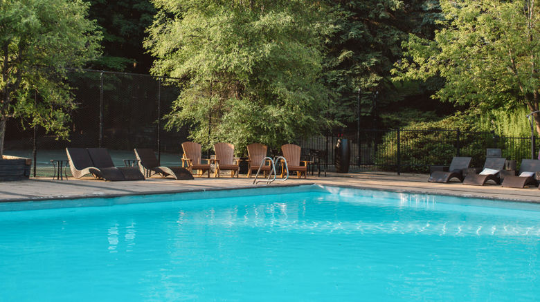 <b>Crowne Plaza Pool</b>. Images powered by <a href="https://www.leonardoworldwide.com/" title="Leonardo Worldwide" target="_blank">Leonardo</a>.
