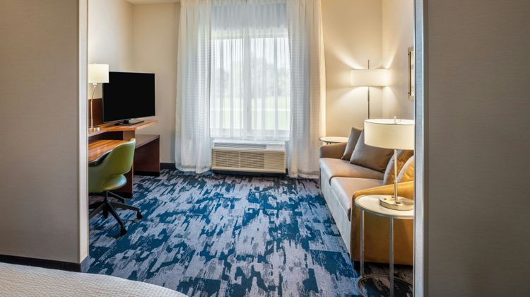 Fairfield Inn & Suites Akron/Stow Suite