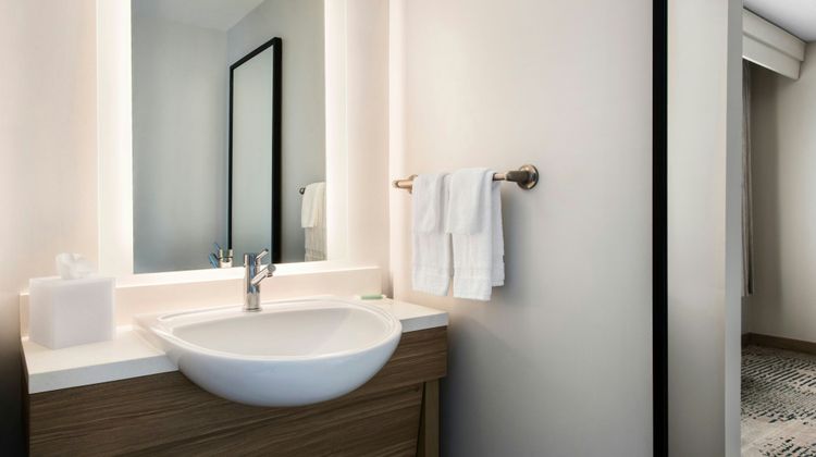 SpringHill Suites Pittsburgh Mills Room