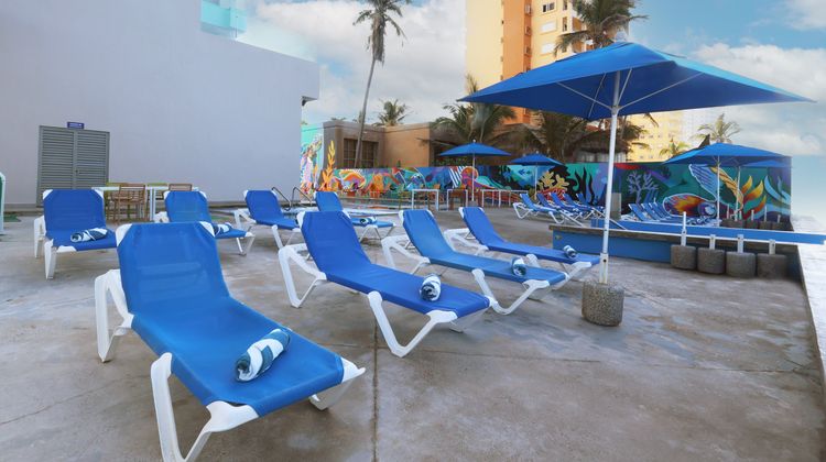 Garner Hotel Mazatlan Beach Pool