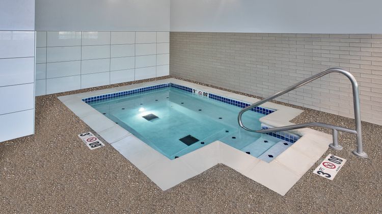 Staybridge Suites Lincoln Northeast Pool