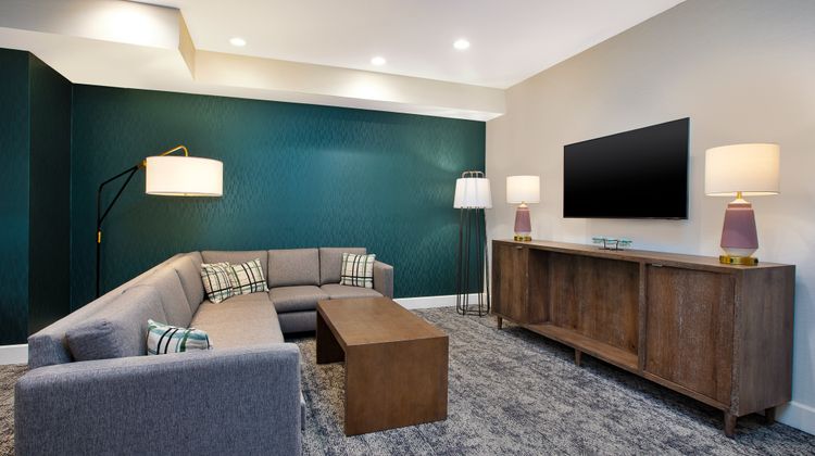 Staybridge Suites Lincoln Northeast Lobby