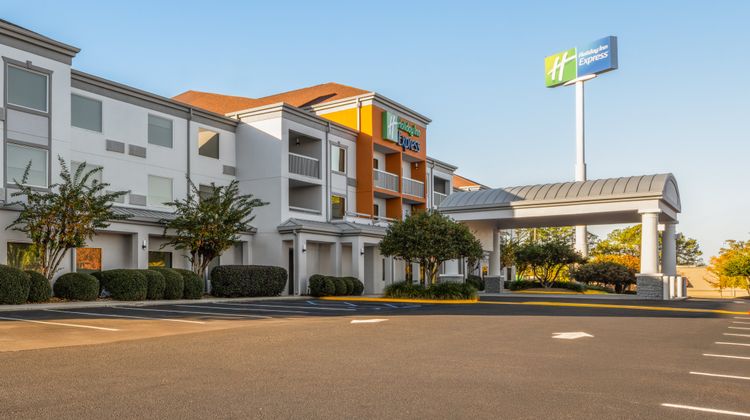 Holiday Inn Express Tifton Exterior