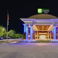 Holiday Inn Express Hotel & Suites