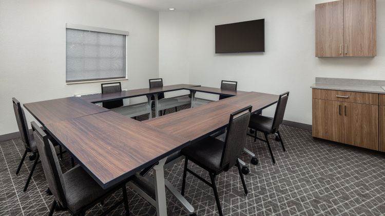 Candlewood Suites St. Robert Meeting