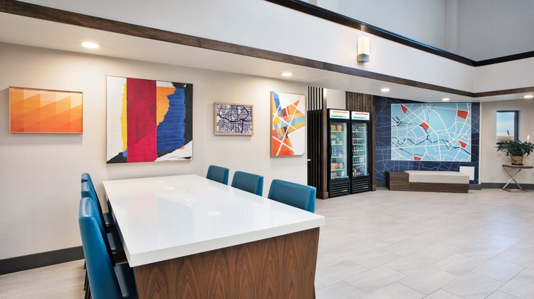 Holiday Inn Express Exterior