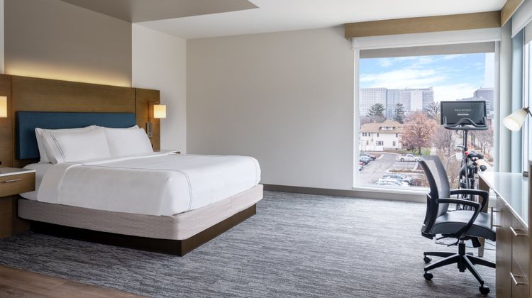 EVEN Hotel Rochester-St Mary's Area Room