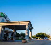 Holiday Inn Express Hotel & Suites Exterior
