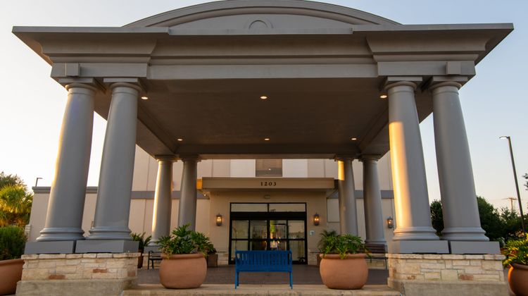 Holiday Inn Express Hotel & Suites Exterior