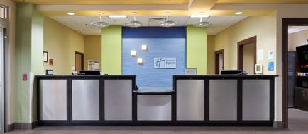 Holiday Inn Express & Stes George West Exterior