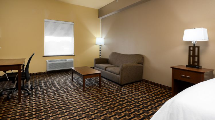 Holiday Inn Express & Stes George West Suite