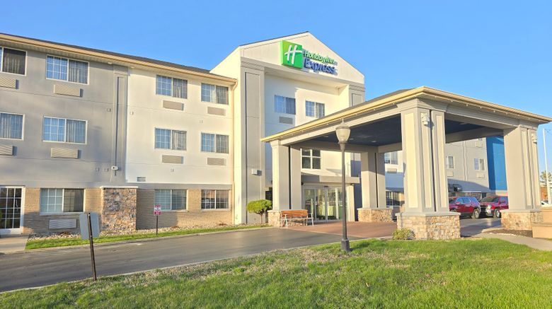 Holiday Inn Express  and  Suites Exterior. Images powered by <a href="https://www.leonardoworldwide.com" target="_blank" rel="noopener">Leonardo</a>.