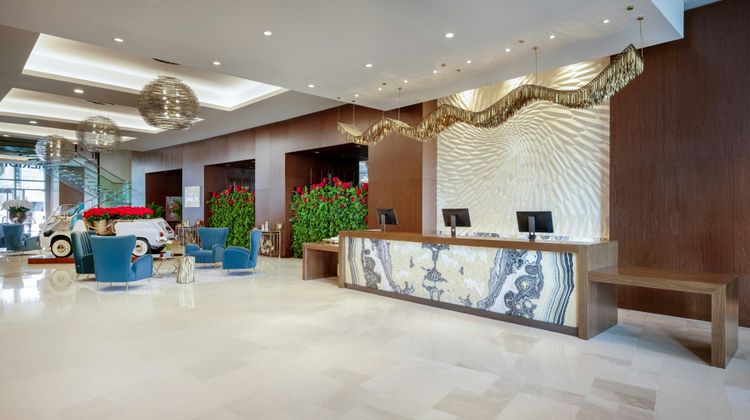 Le Meridien City Center Lobby