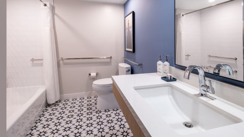 <b>Holiday Inn Resort Bar Harbor Room</b>. Images powered by <a href="https://www.leonardoworldwide.com/" title="Leonardo Worldwide" target="_blank">Leonardo</a>.