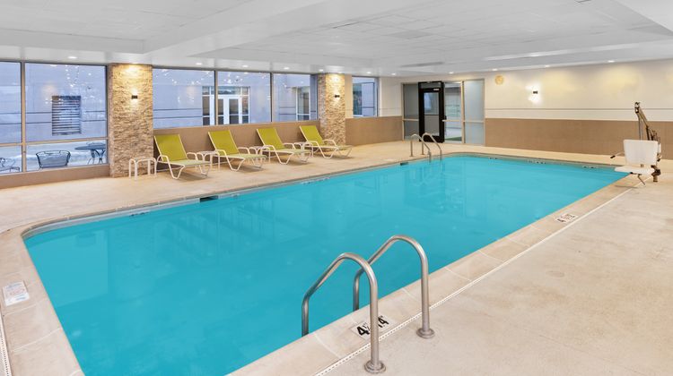 Holiday Inn Oakbrook Pool