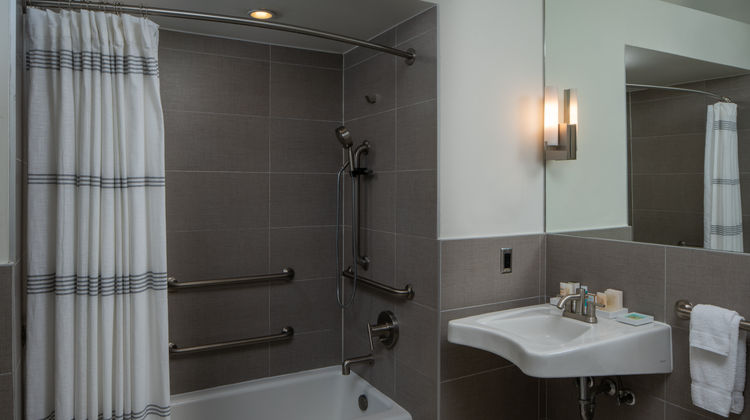 Harbor House Hotel & Marina at Pier 21 Room