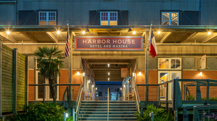 Harbor House Hotel & Marina at Pier 21 Exterior