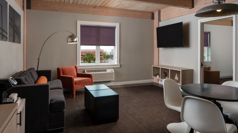 <b>Harbor House Hotel & Marina at Pier 21 Room</b>. Images powered by <a href="https://www.leonardoworldwide.com/" title="Leonardo Worldwide" target="_blank">Leonardo</a>.